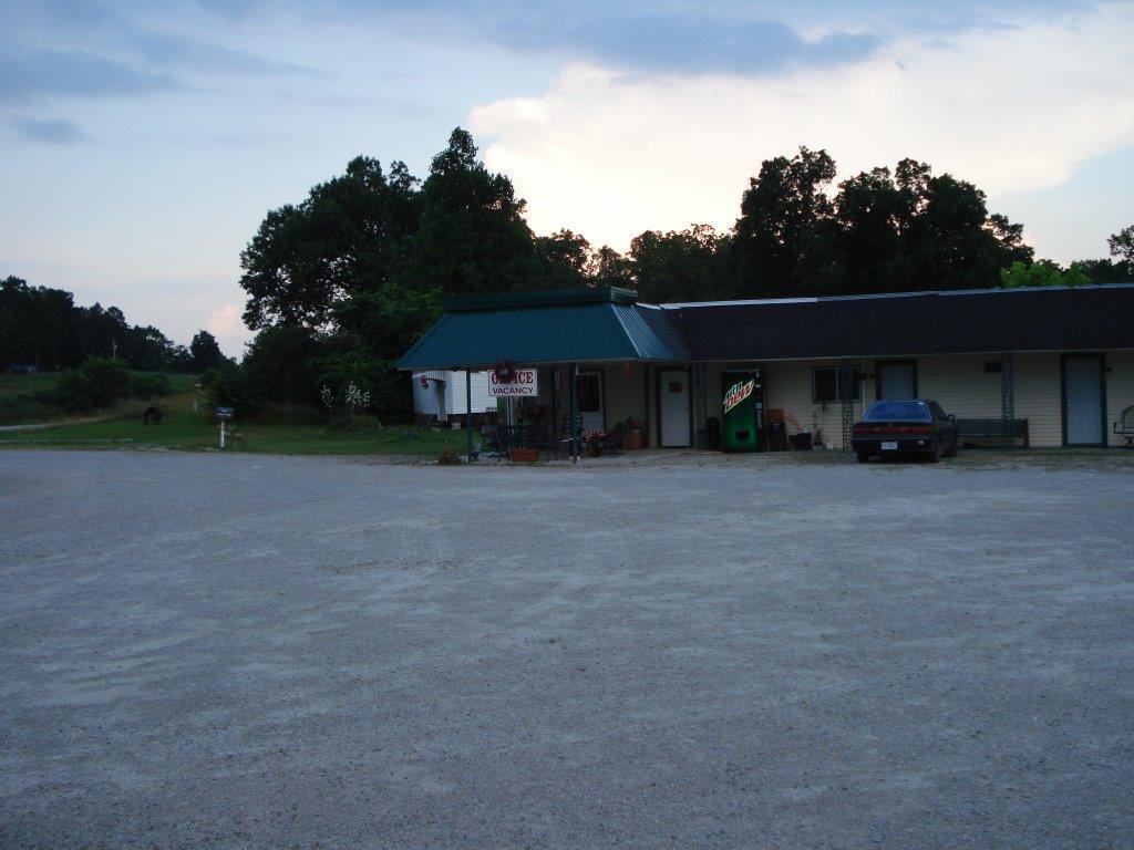Comfort Green Motel Thayer Exterior photo